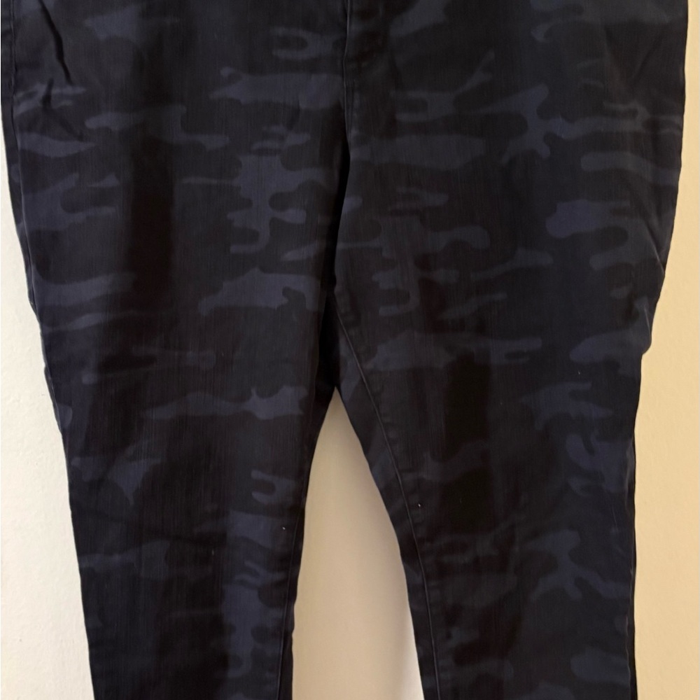 Women’s dark navy Camouflage Pants